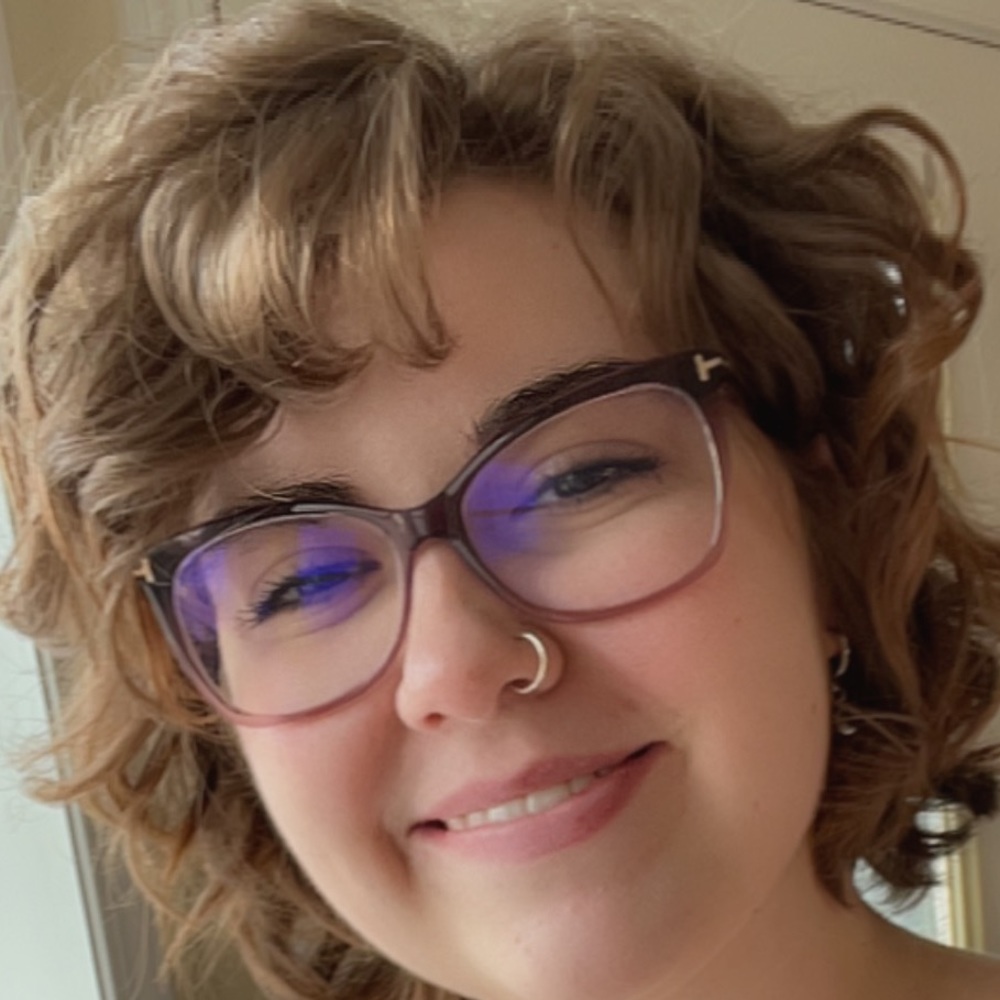 Meet your Posher, Cassandra